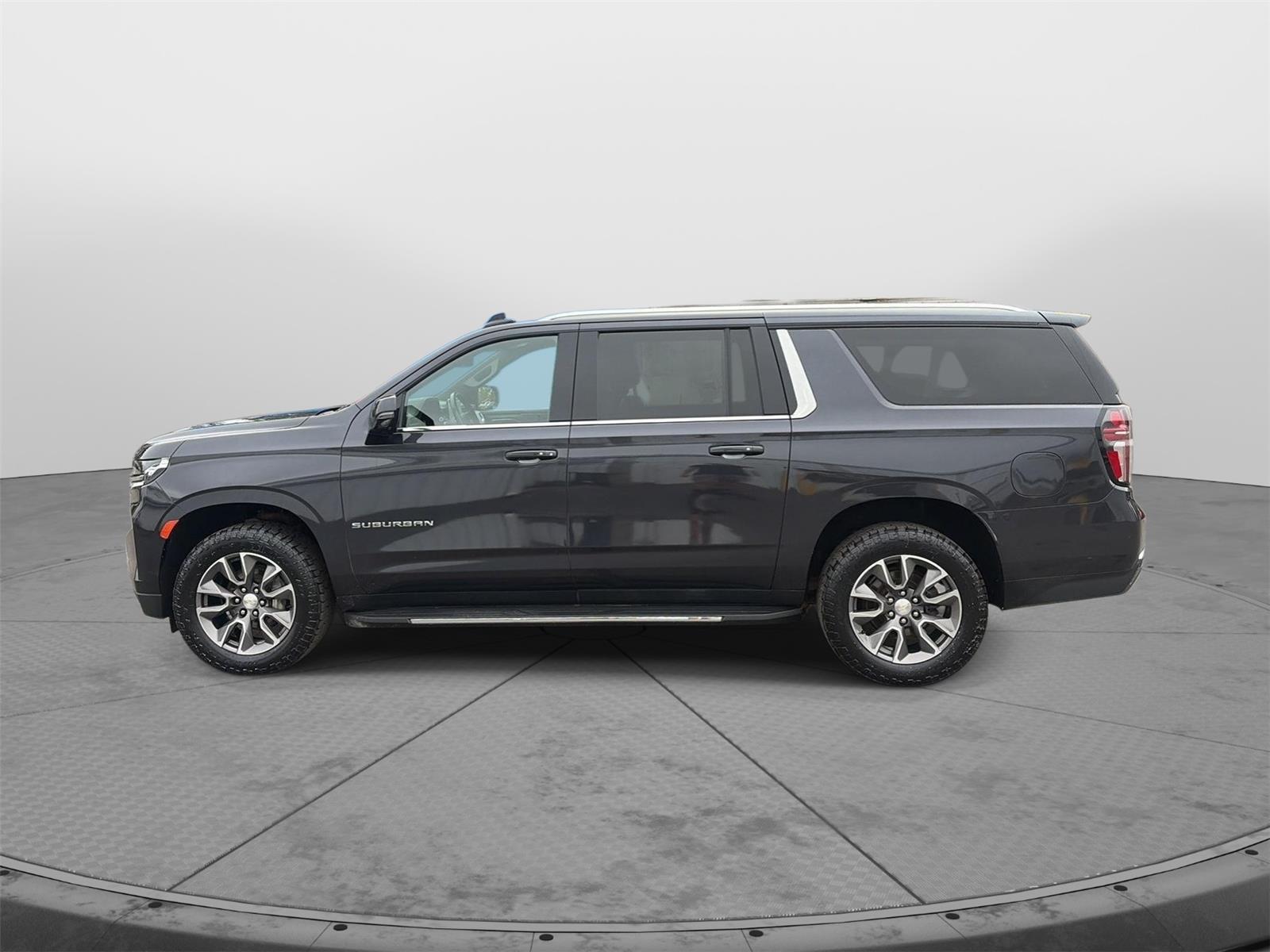 2022 Chevrolet Suburban photo 4 of 30
