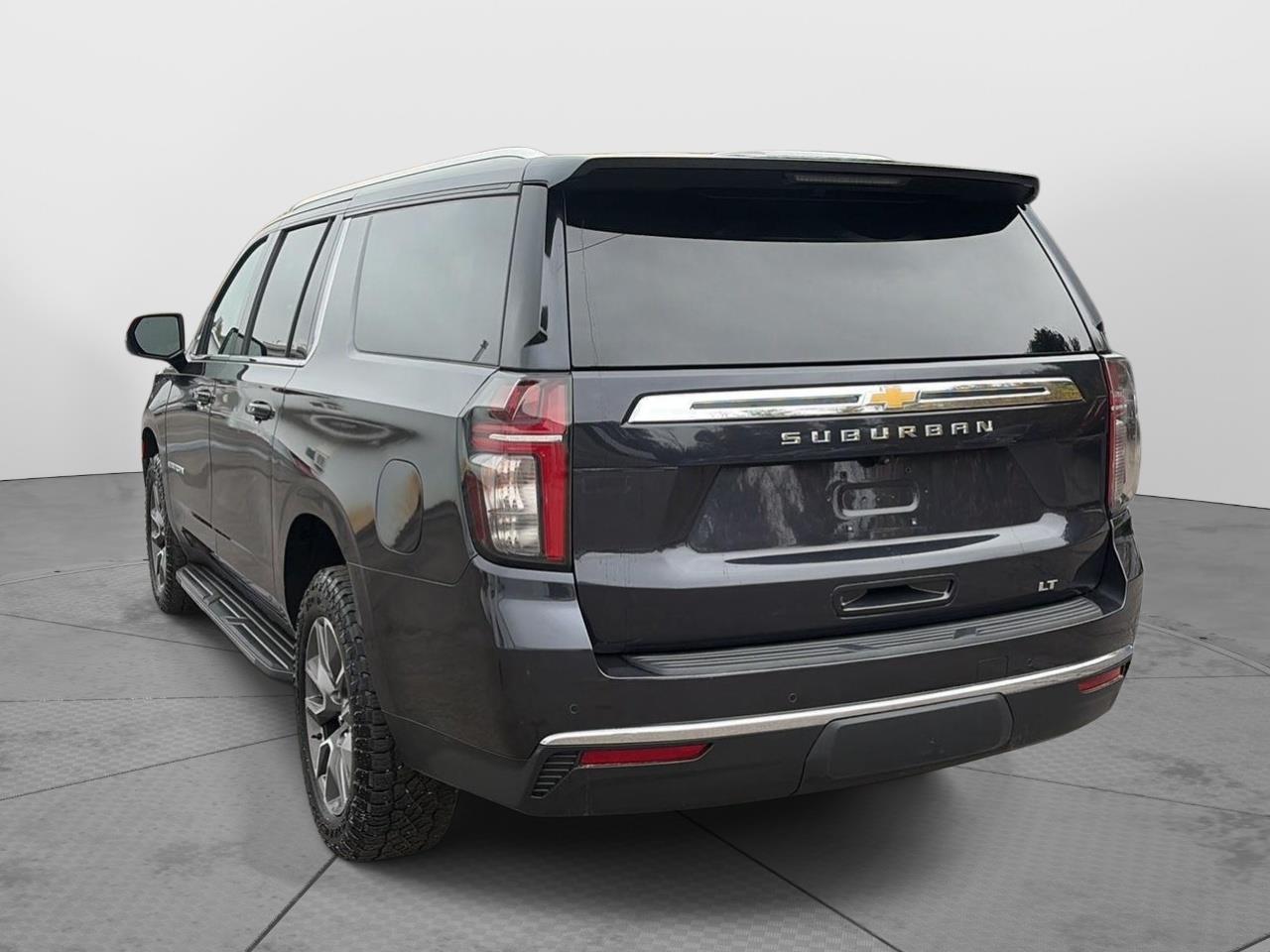 2022 Chevrolet Suburban photo 5 of 30