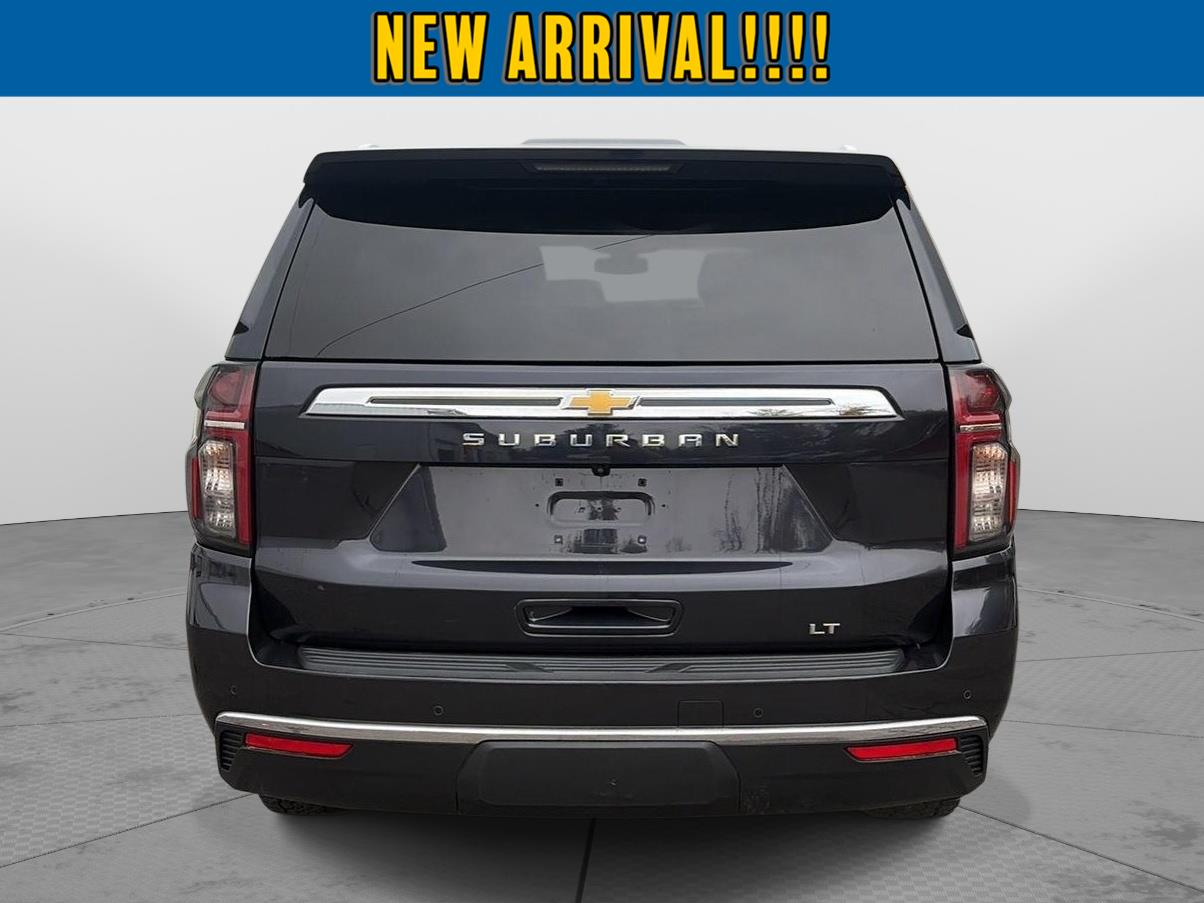 2022 Chevrolet Suburban photo 5 of 8