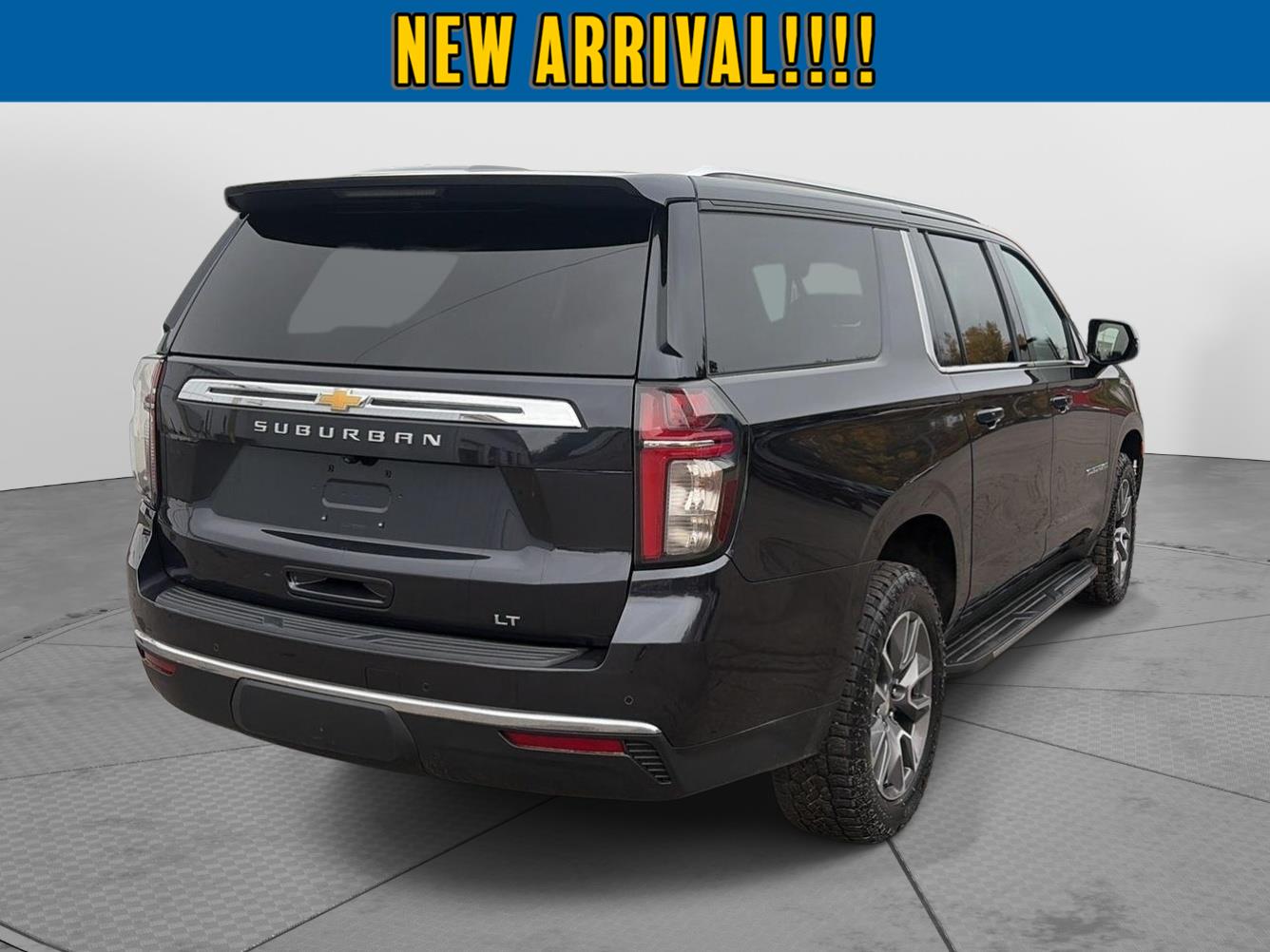 2022 Chevrolet Suburban photo 6 of 8