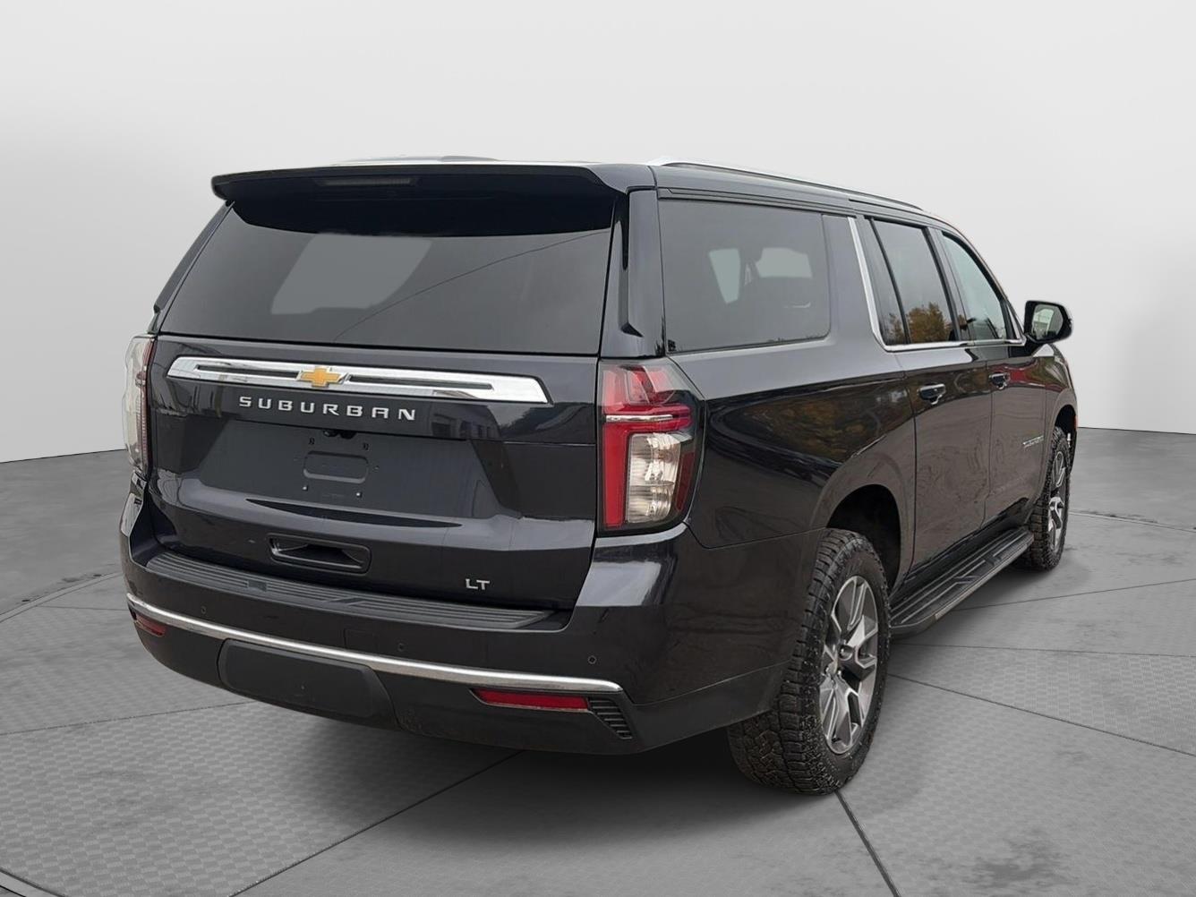 2022 Chevrolet Suburban photo 7 of 30