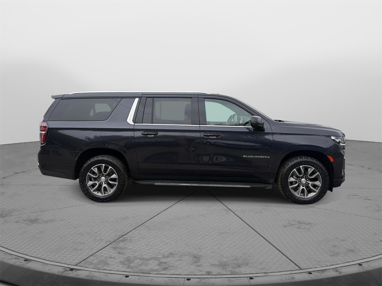 2022 Chevrolet Suburban photo 8 of 30