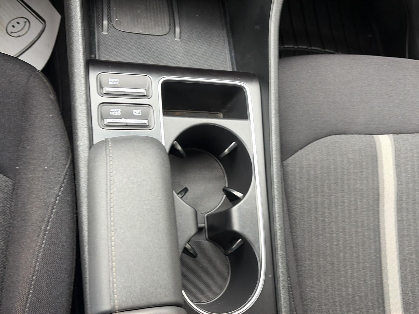 2025 Hyundai Sonata Hybrid photo 18 of 25