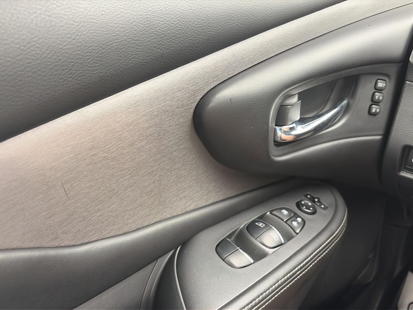 2021 Nissan Murano photo 12 of 17