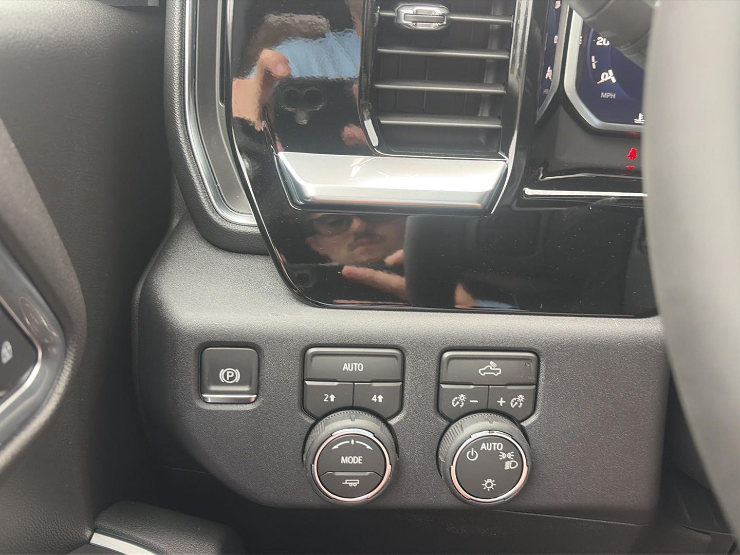 2026 Chevrolet Silverado 1500 photo 11 of 22