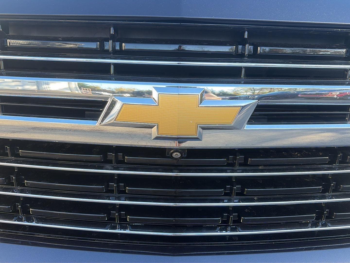 2022 Chevrolet Suburban photo 10 of 30