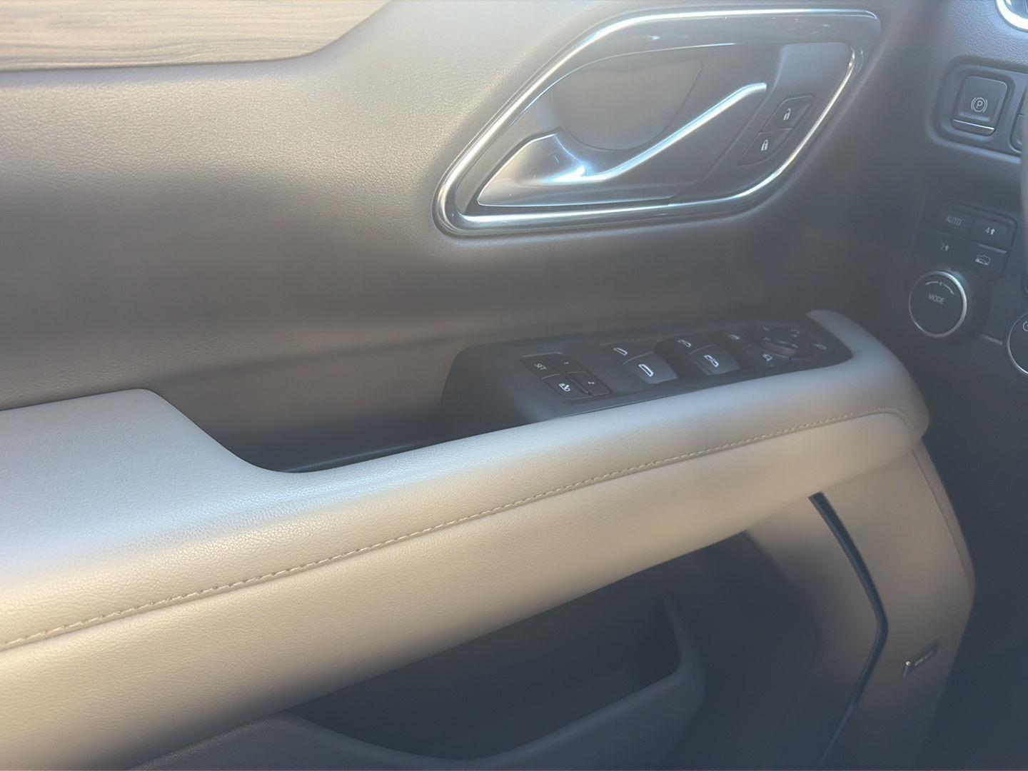 2022 Chevrolet Suburban photo 15 of 30