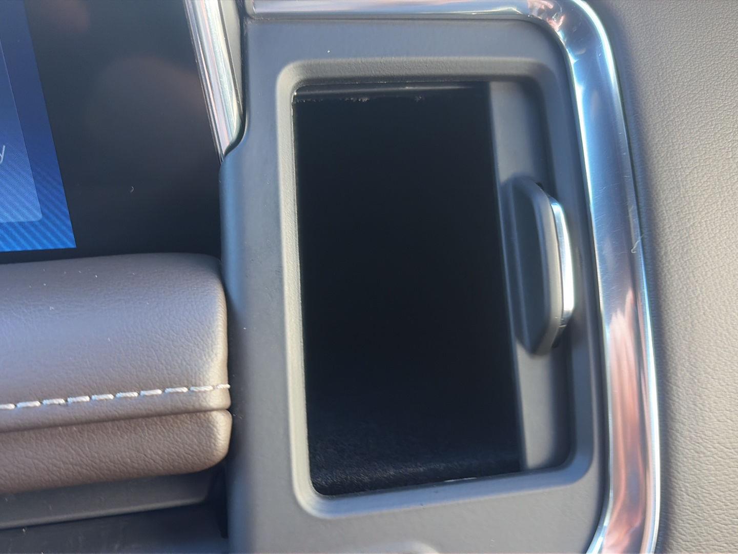 2022 Chevrolet Suburban photo 22 of 30