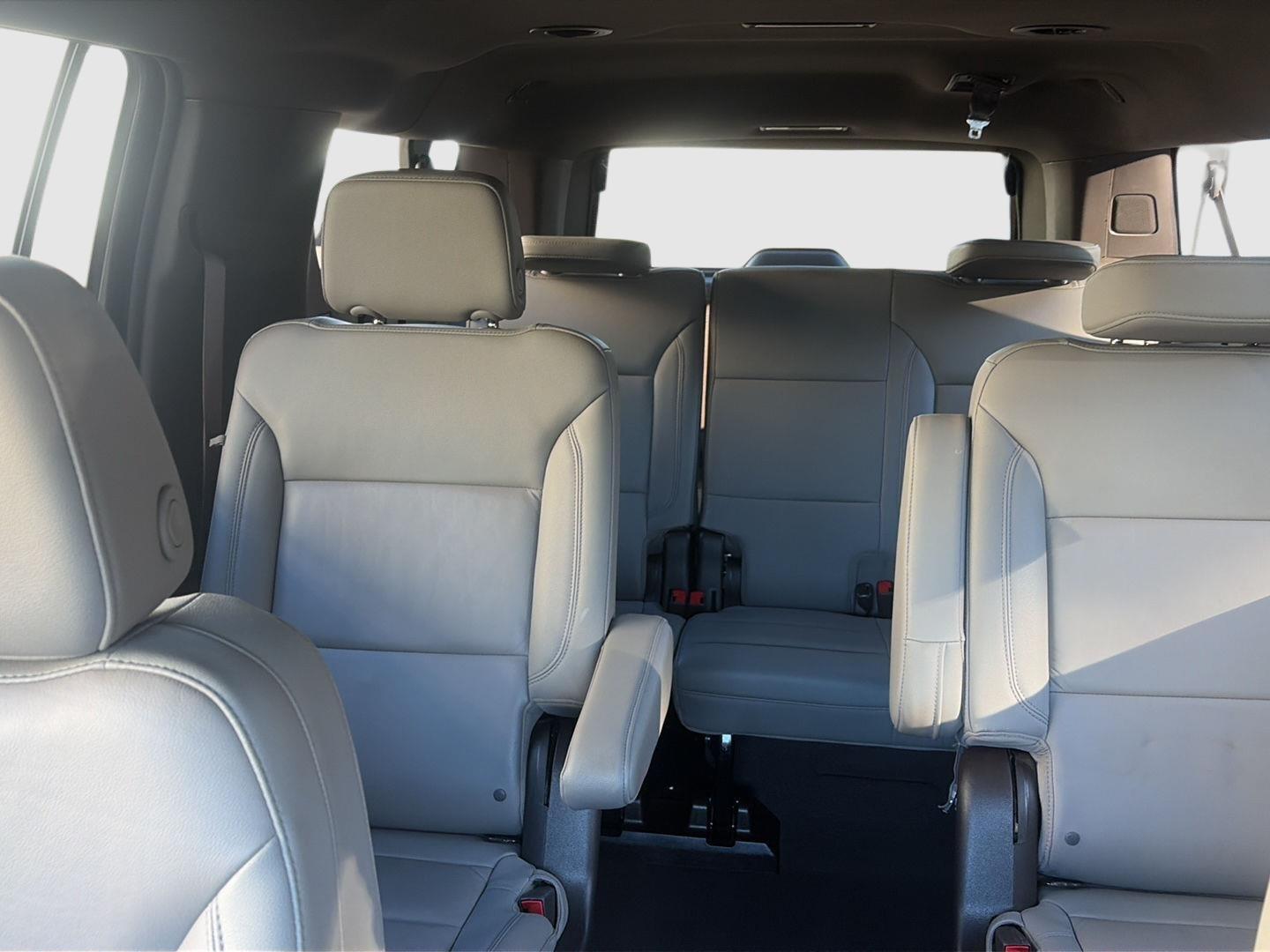 2022 Chevrolet Suburban photo 24 of 30