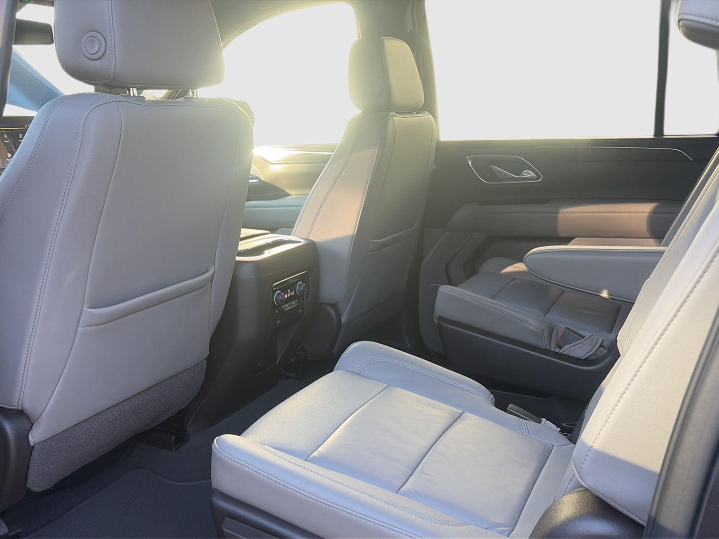 2022 Chevrolet Suburban photo 25 of 30