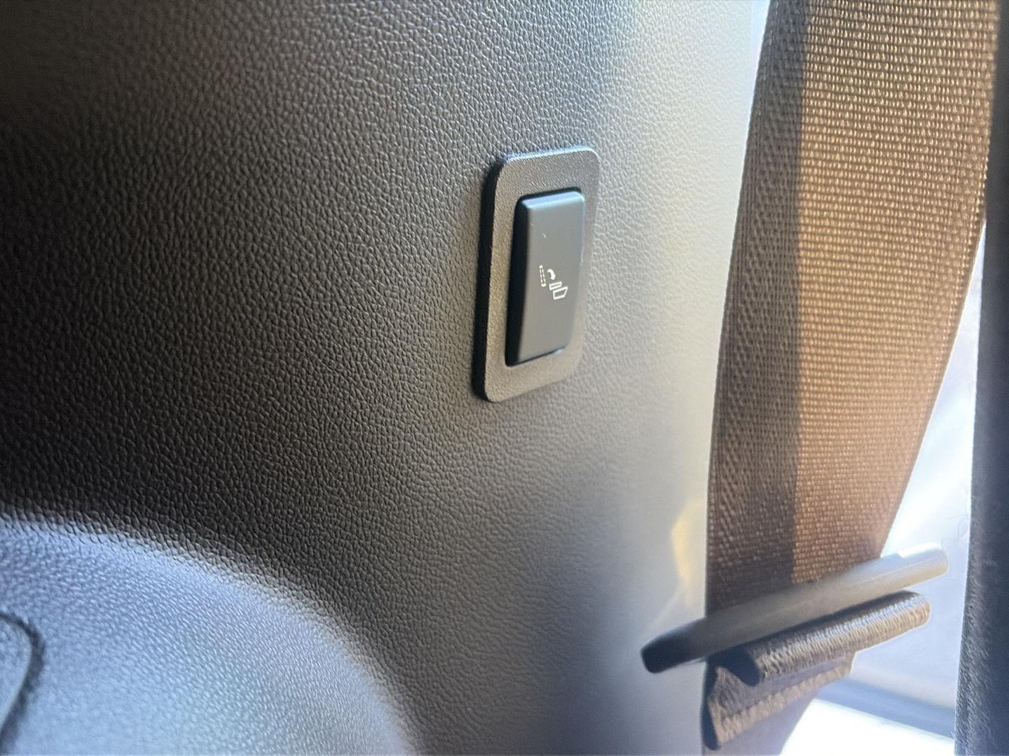 2022 Chevrolet Suburban photo 29 of 30