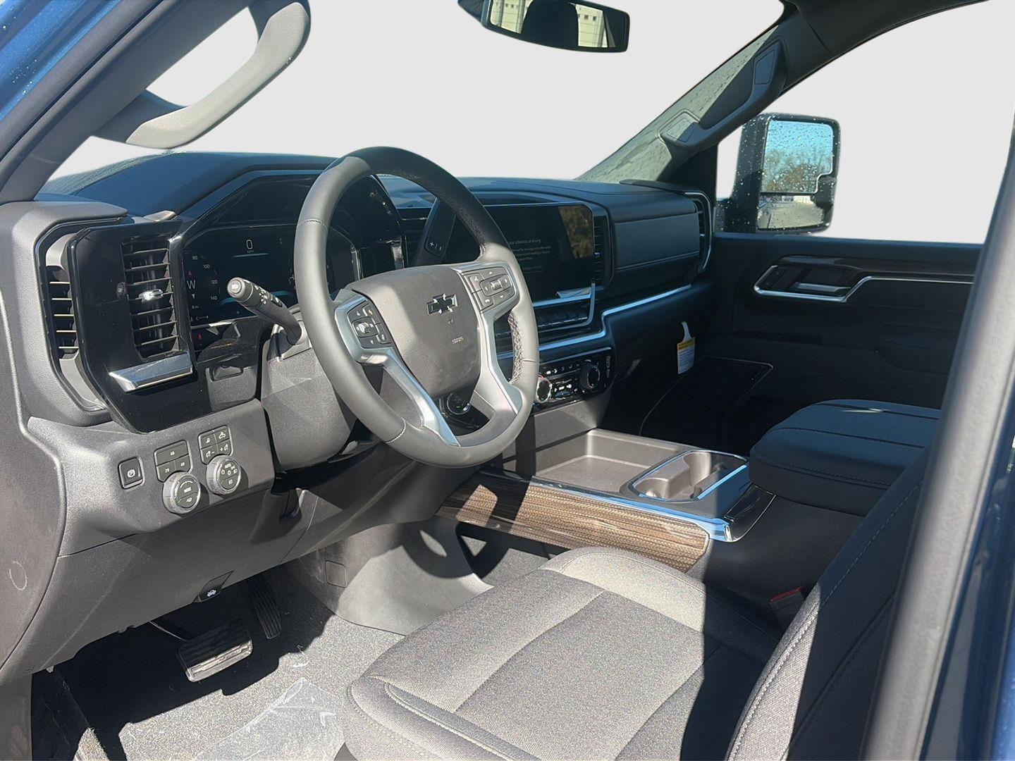 2026 Chevrolet Silverado 2500HD photo 11 of 31