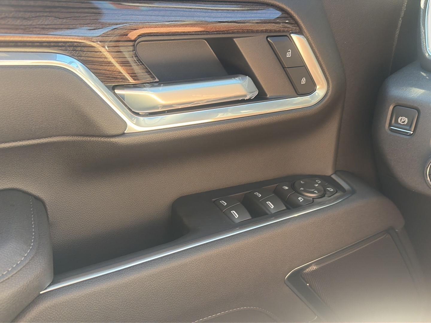 2026 Chevrolet Silverado 2500HD photo 18 of 31