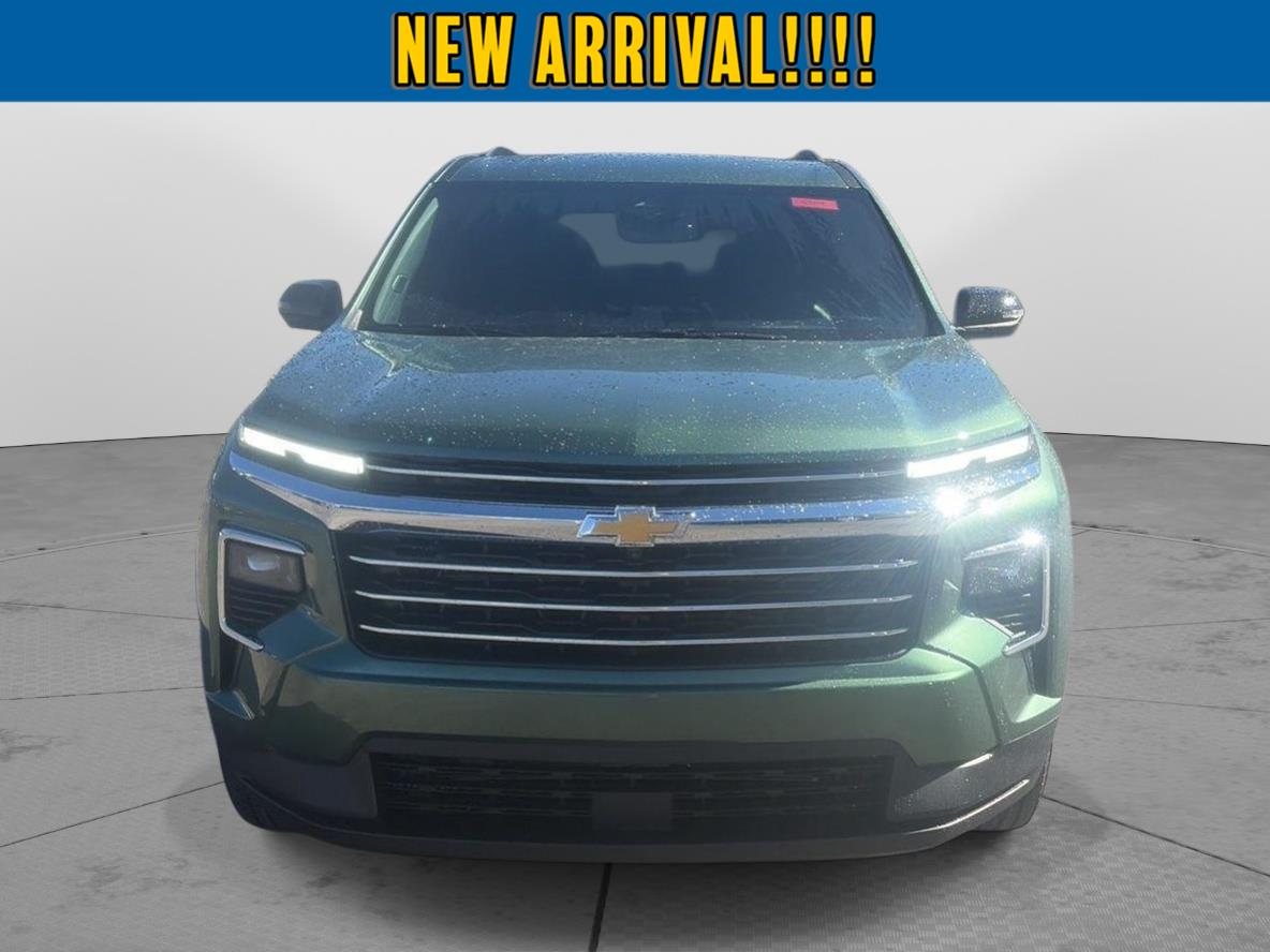 2027 Chevrolet Traverse photo 2 of 27