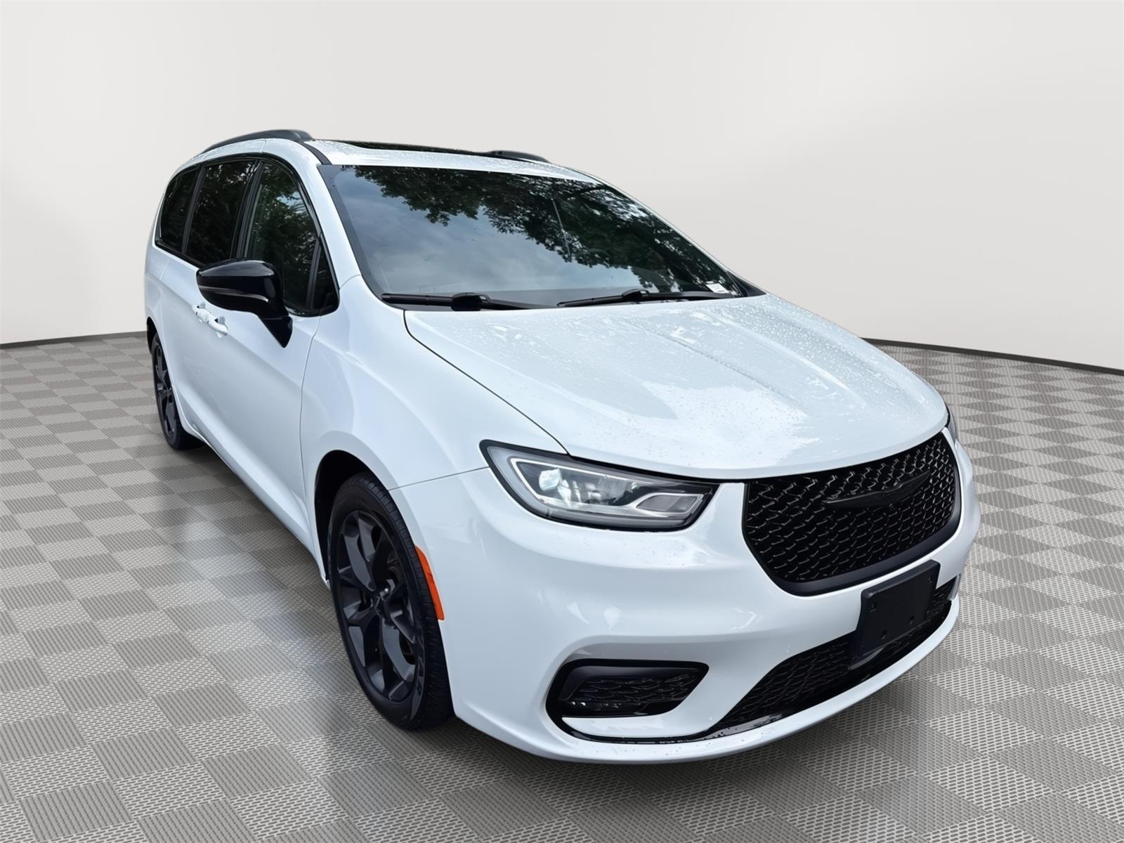 View vehicle photo 4