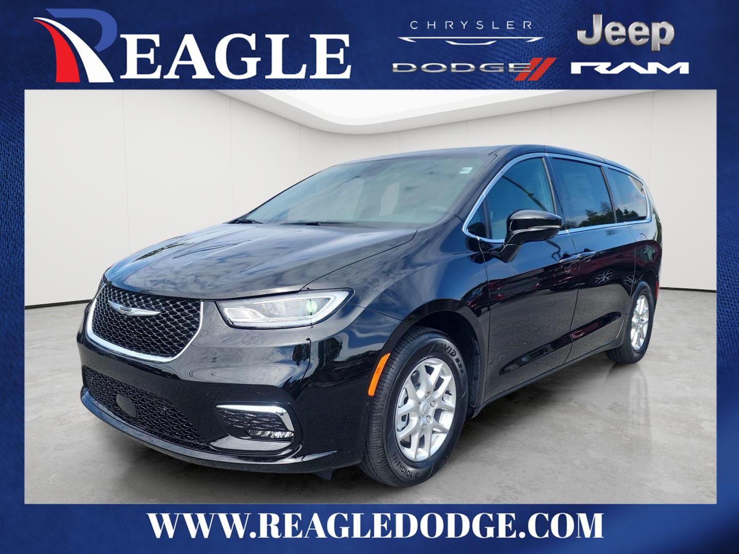 Diamond Black Crystal Pearlcoat 2026 Chrysler Pacifica Minivan Front-Wheel Drive 9-Speed Automatic