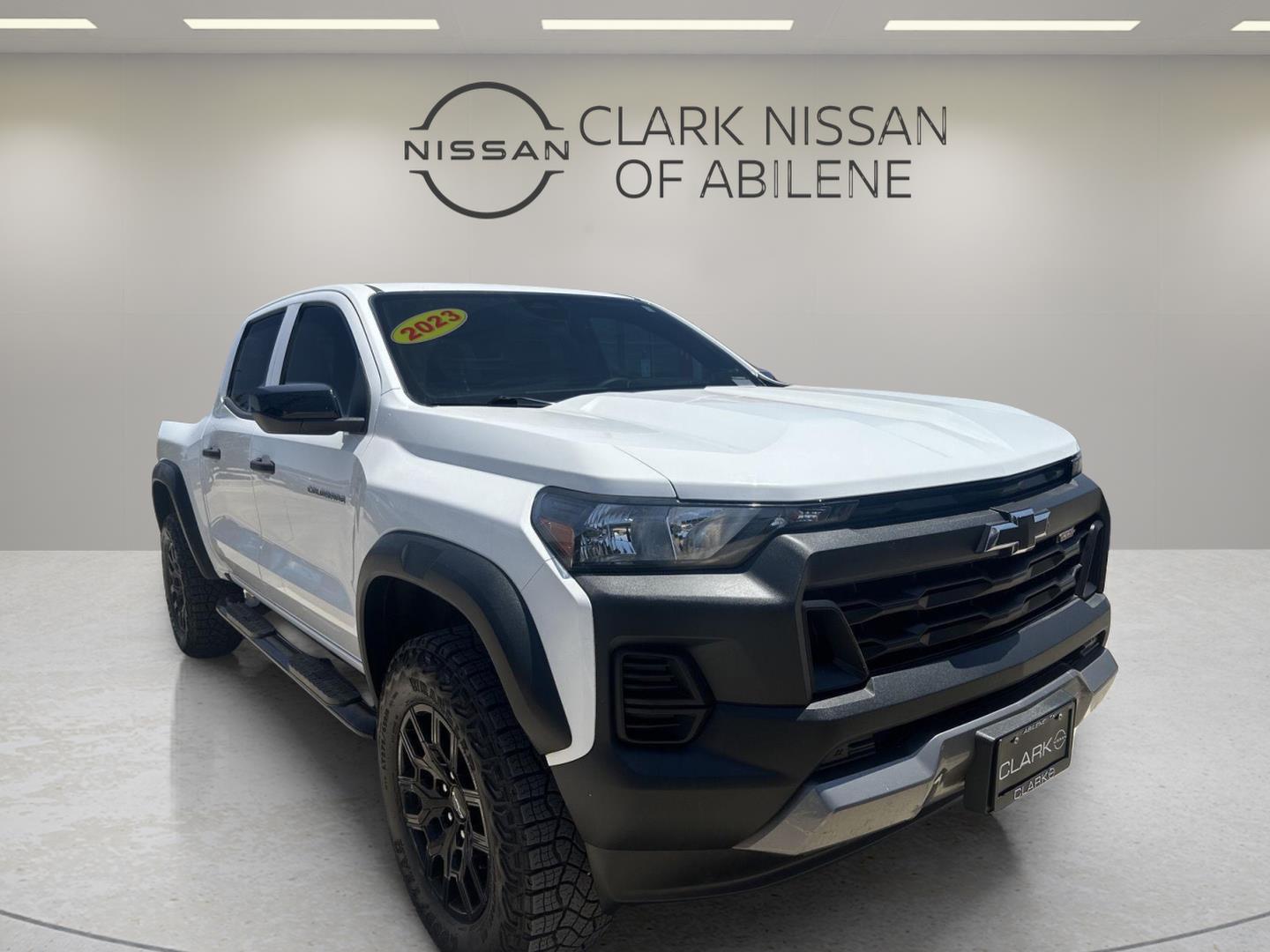 Summit White 2023 Chevrolet Colorado Pickup Truck Four-Wheel Drive 8-Speed Automatic