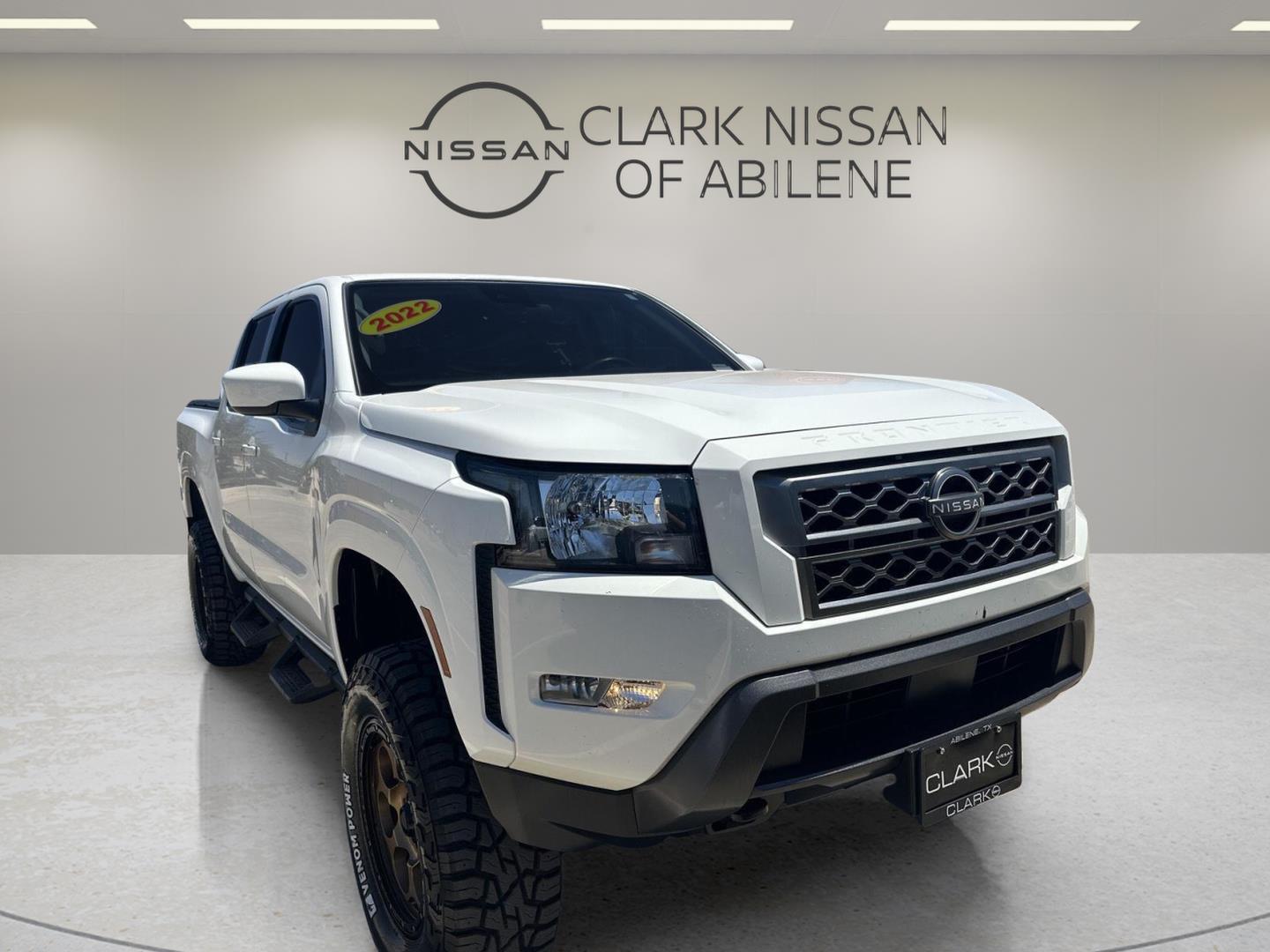 Glacier White 2022 Nissan Frontier Pickup Truck Four-Wheel Drive Automatic