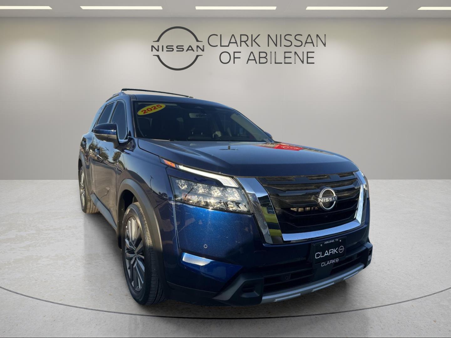 2025 Nissan Pathfinder SL FWD