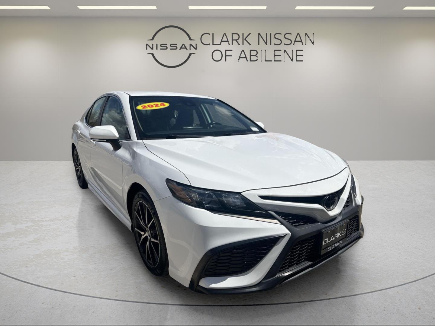  2024 Toyota Camry SE FWD   