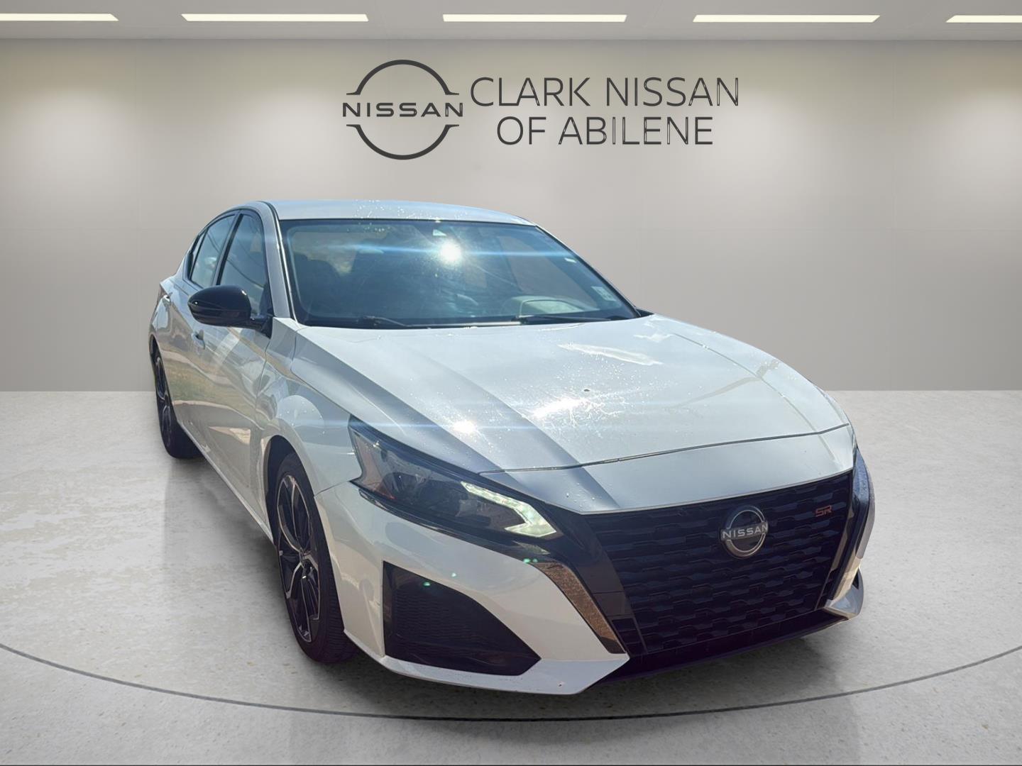 Glacier White 2024 Nissan Altima Sedan Front-Wheel Drive Continuously Variable Transmission