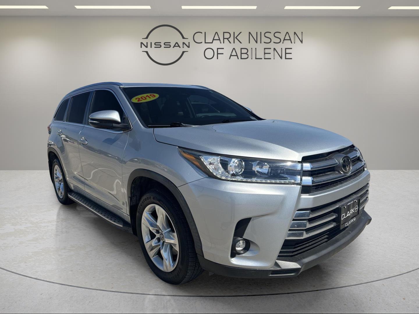 Celestial Silver Metallic 2019 Toyota Highlander SUV / Crossover Front-Wheel Drive Automatic