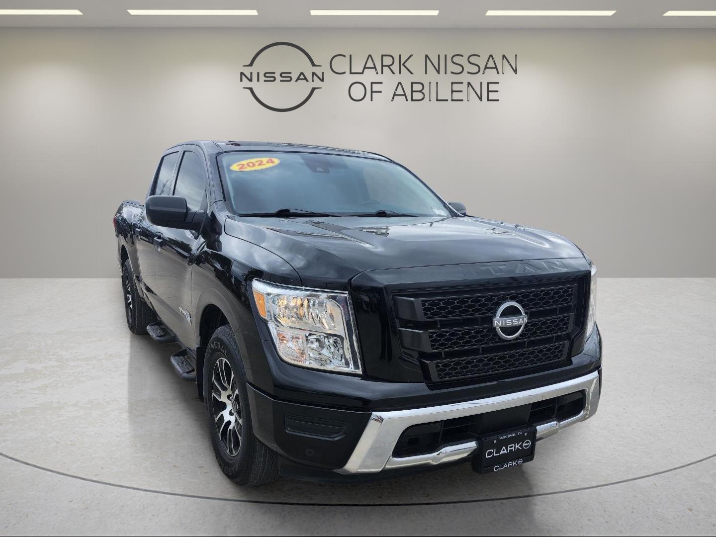 2024 Nissan Titan SV Crew Cab RWD