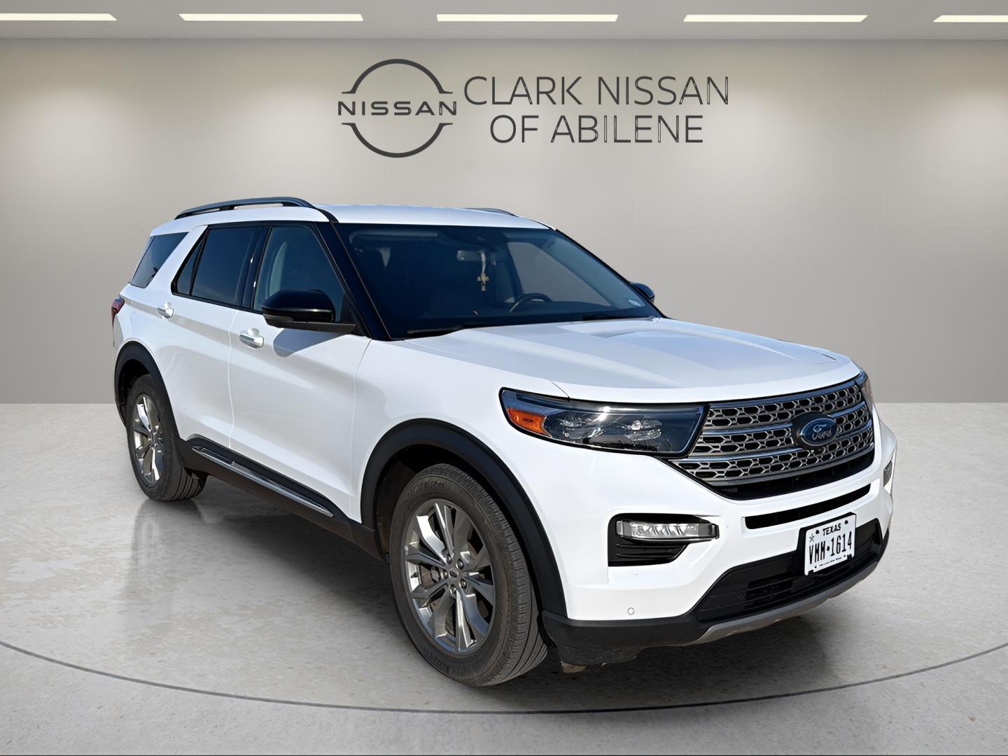 Oxford White 2023 Ford Explorer SUV / Crossover Rear-Wheel Drive Automatic