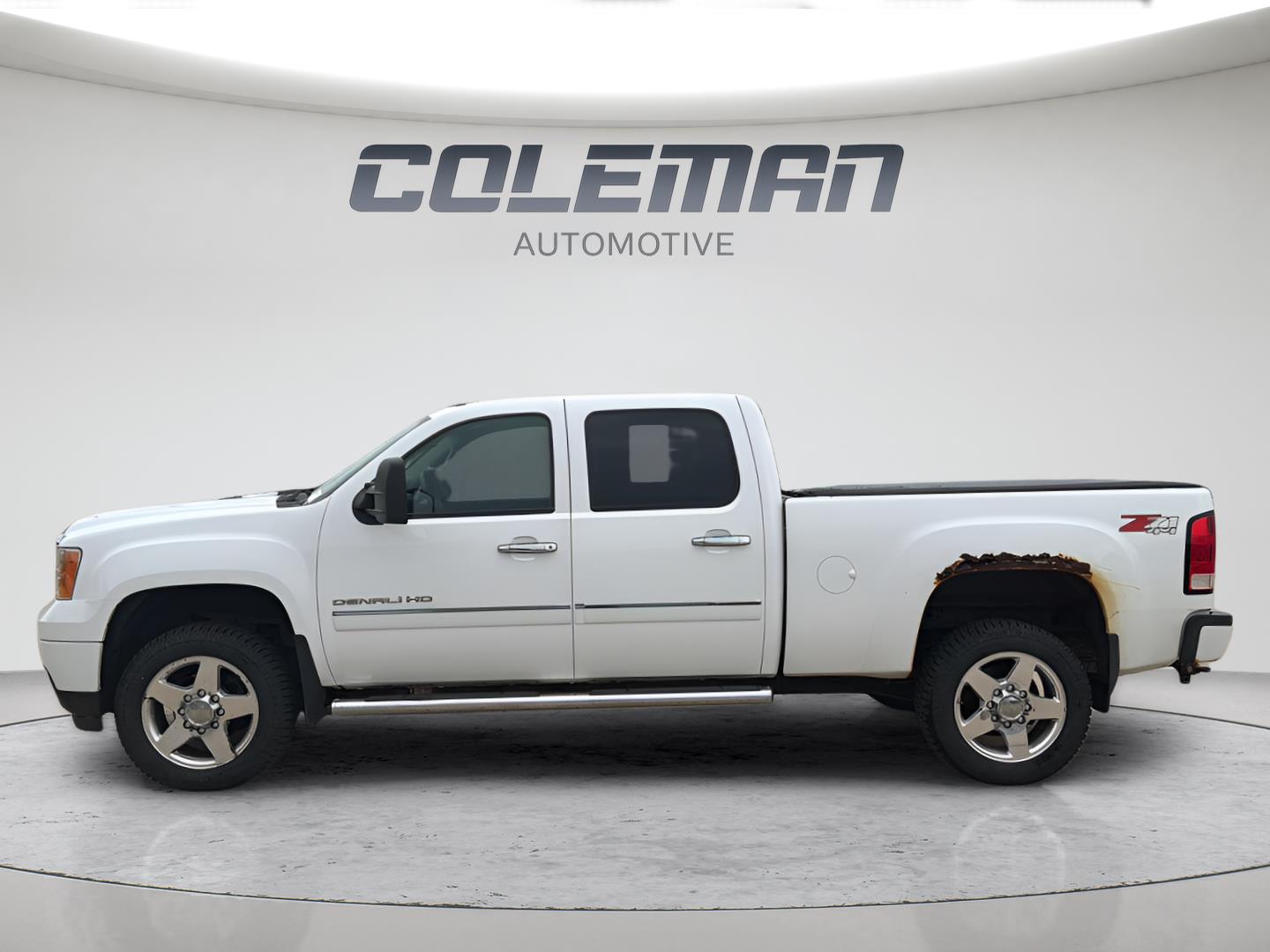 View vehicle photo 6