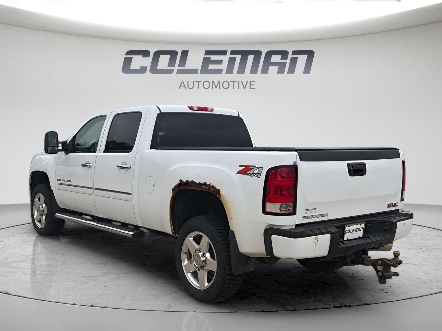View vehicle photo 7