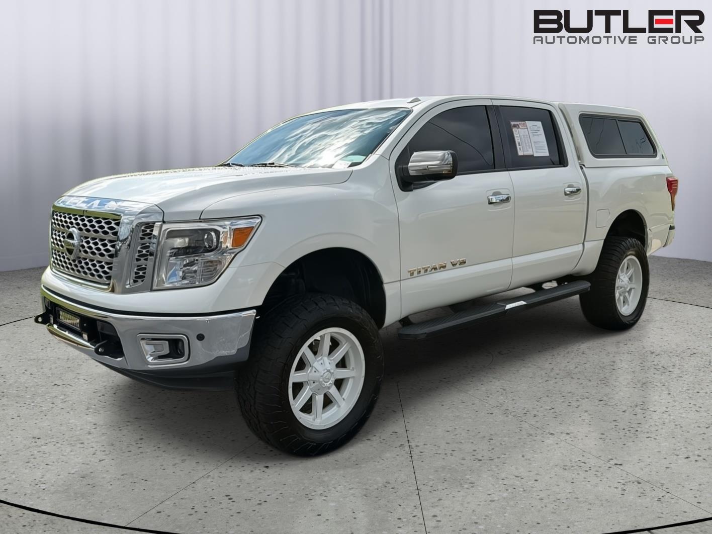 Pearl White 2018 Nissan Titan SL Crew Cab 4WD Pickup Truck Four-Wheel Drive Automatic