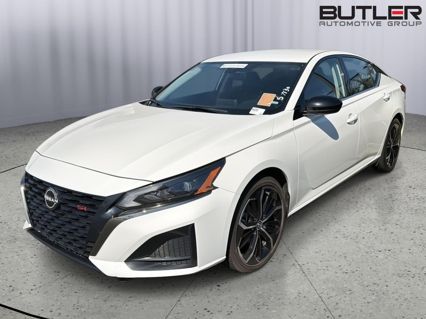 Glacier White 2025 Nissan Altima Sedan Front-Wheel Drive