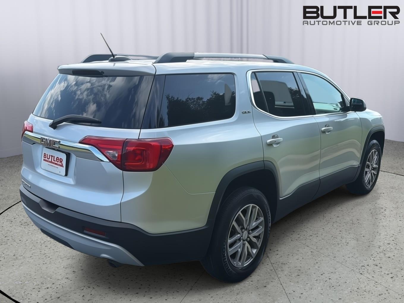 View vehicle photo 6
