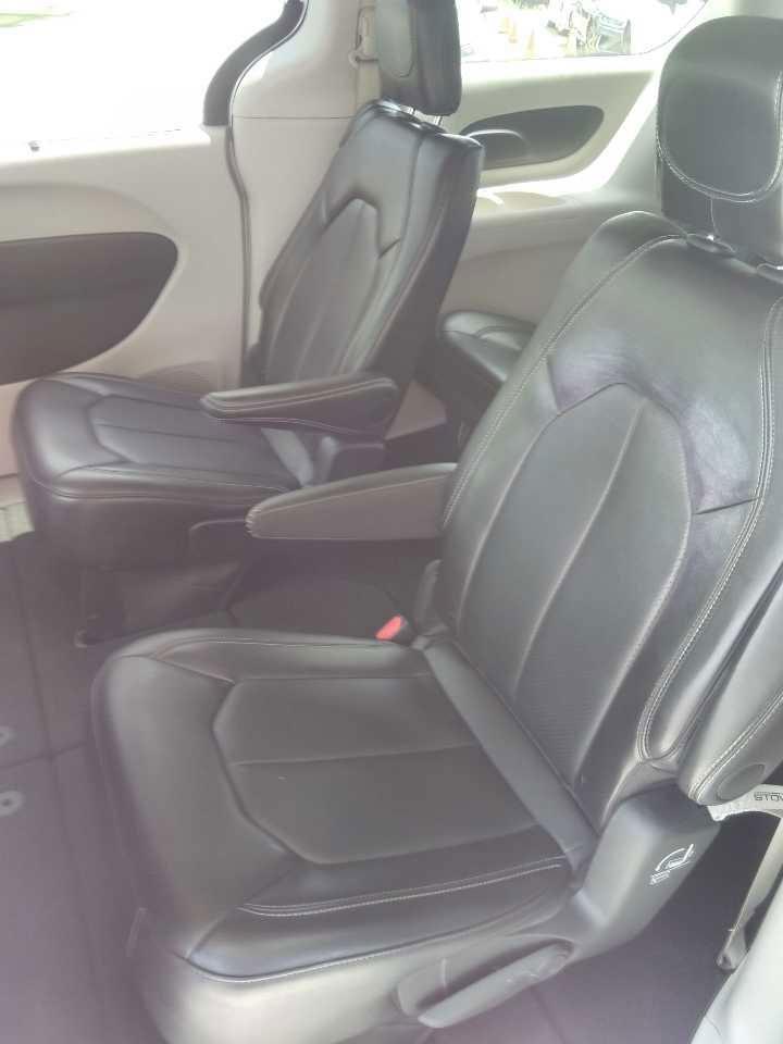 Used 2024 Chrysler Pacifica Van