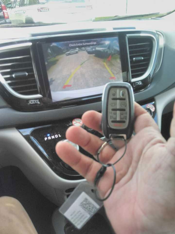Used 2024 Chrysler Pacifica Van
