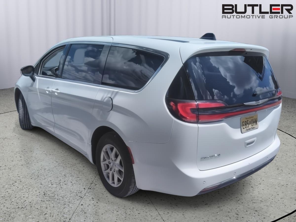 Used 2024 Chrysler Pacifica Van