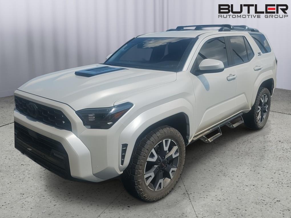 White (Wind Chill Pearl) 2025 Toyota 4Runner SUV / Crossover Four-Wheel Drive 8-Speed Automatic