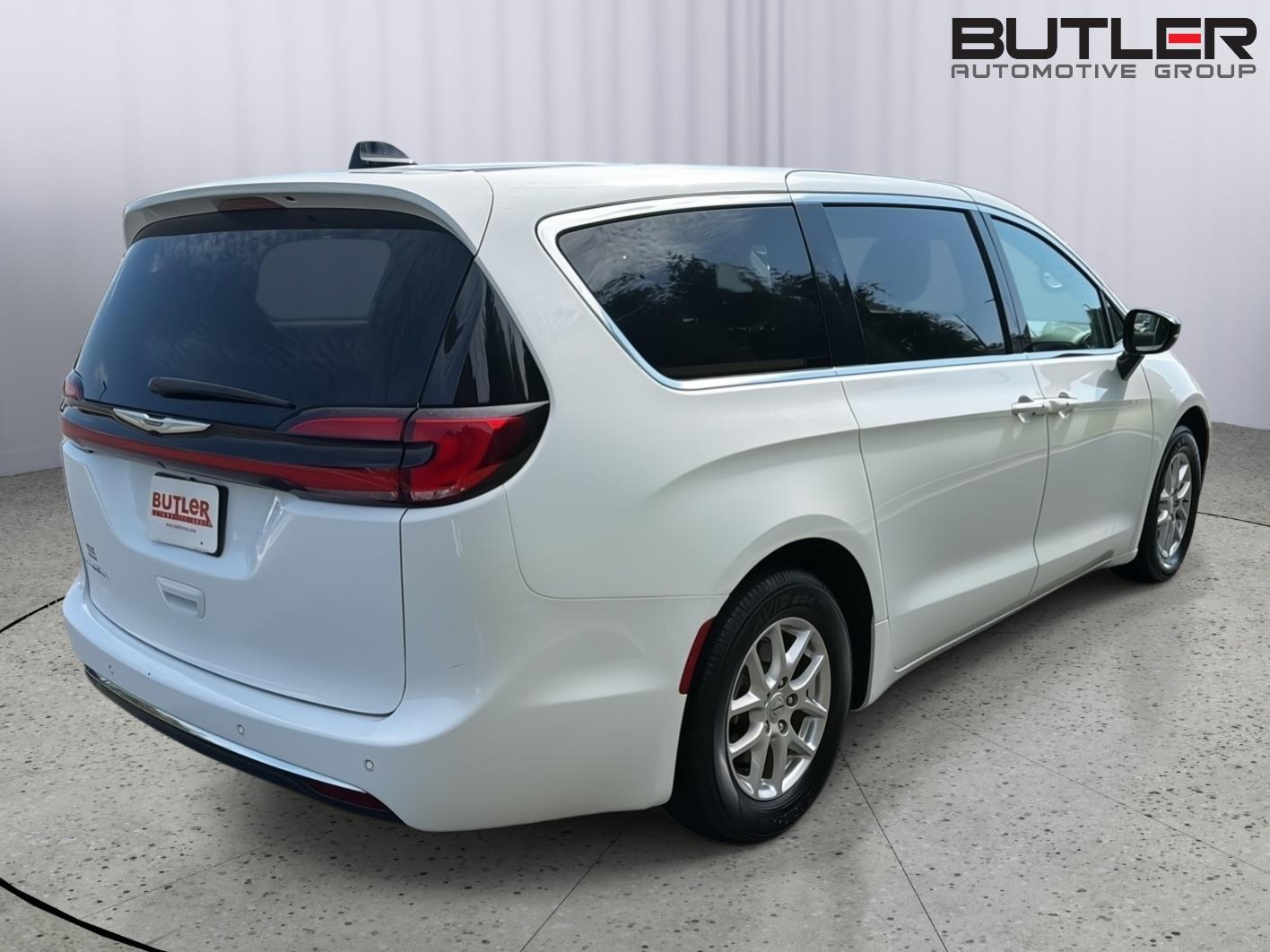 Used 2024 Chrysler Pacifica Van