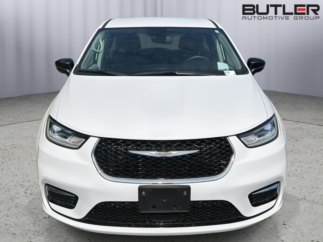 Used 2024 Chrysler Pacifica Van
