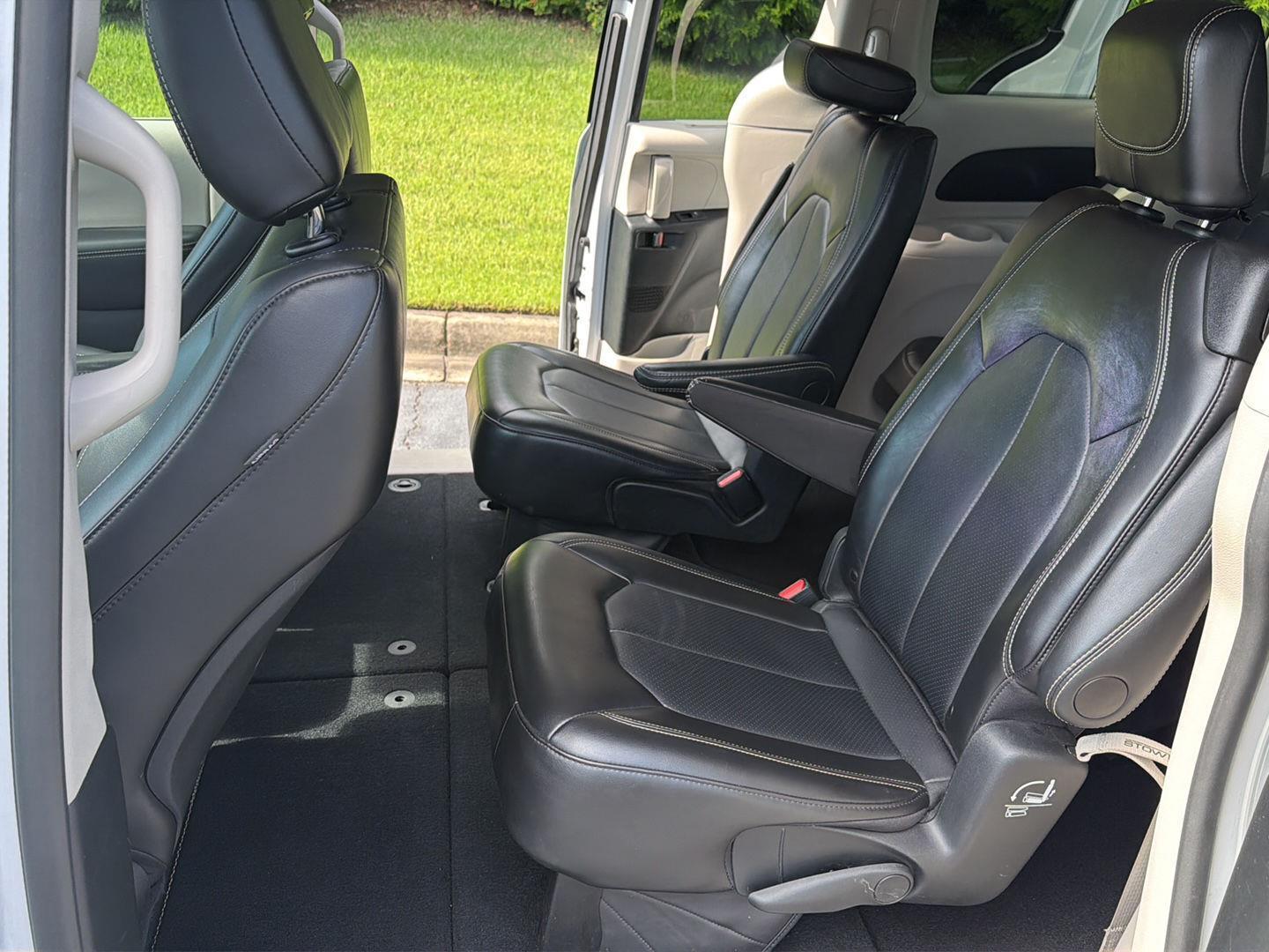 Used 2024 Chrysler Pacifica Van