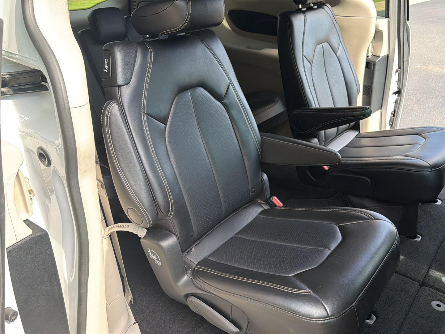 Used 2024 Chrysler Pacifica Van