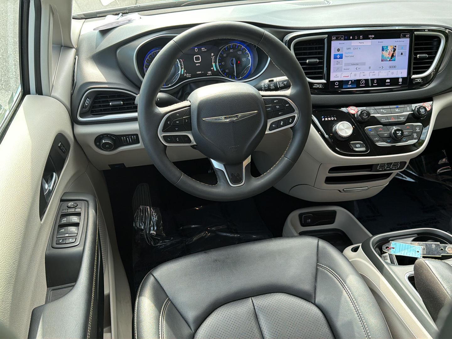Used 2024 Chrysler Pacifica Van