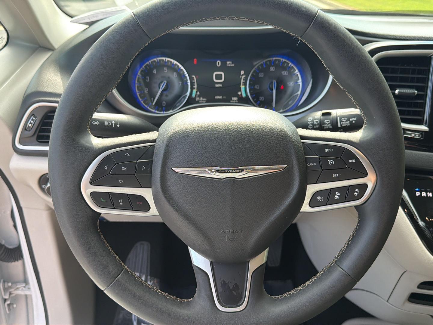 Used 2024 Chrysler Pacifica Van