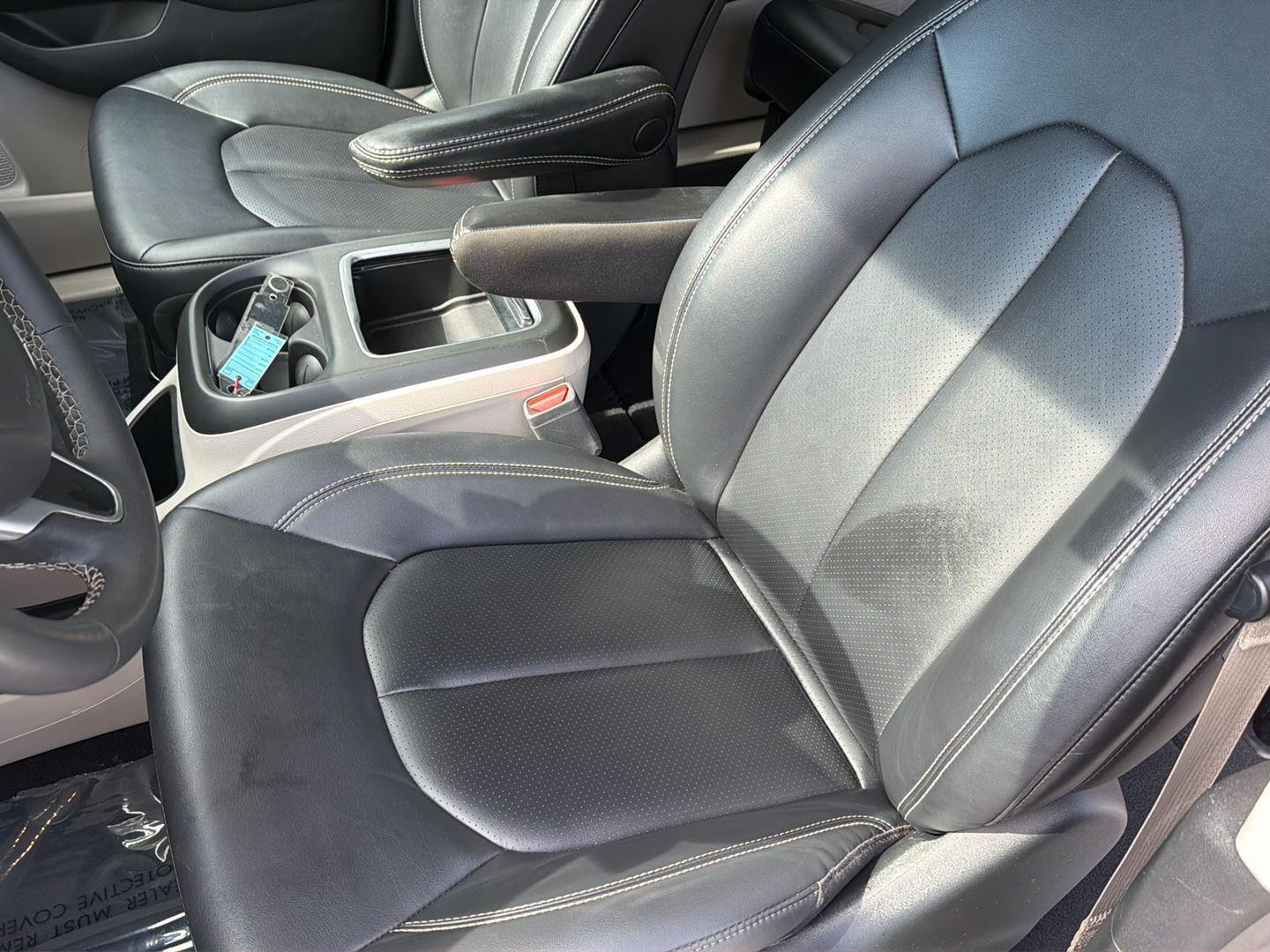 Used 2024 Chrysler Pacifica Van