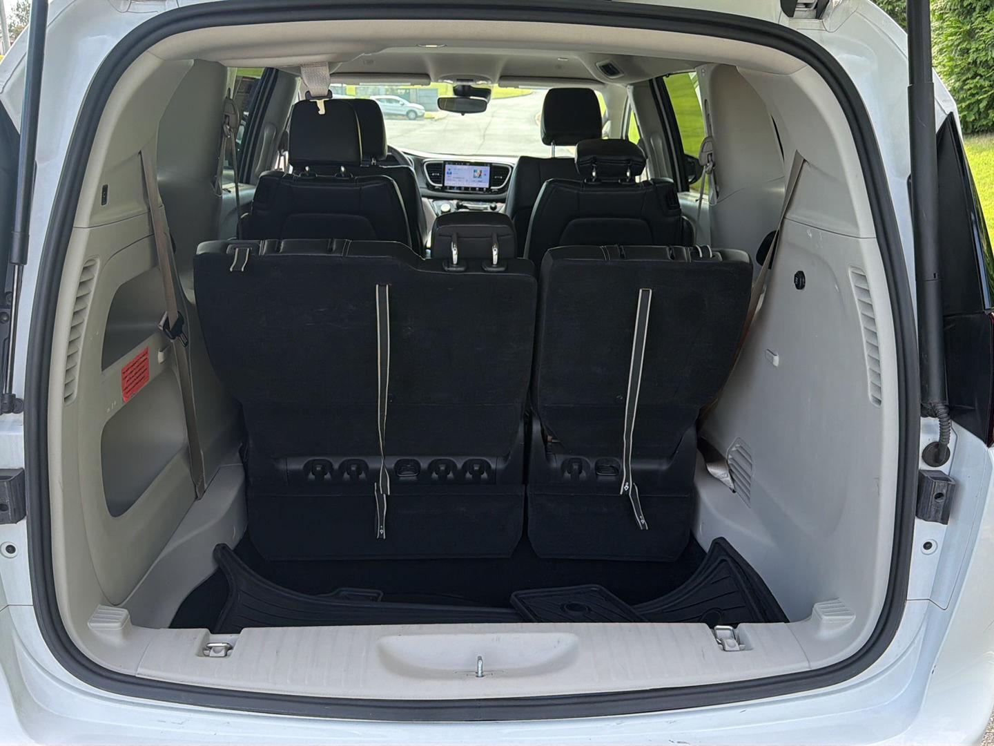 Used 2024 Chrysler Pacifica Van