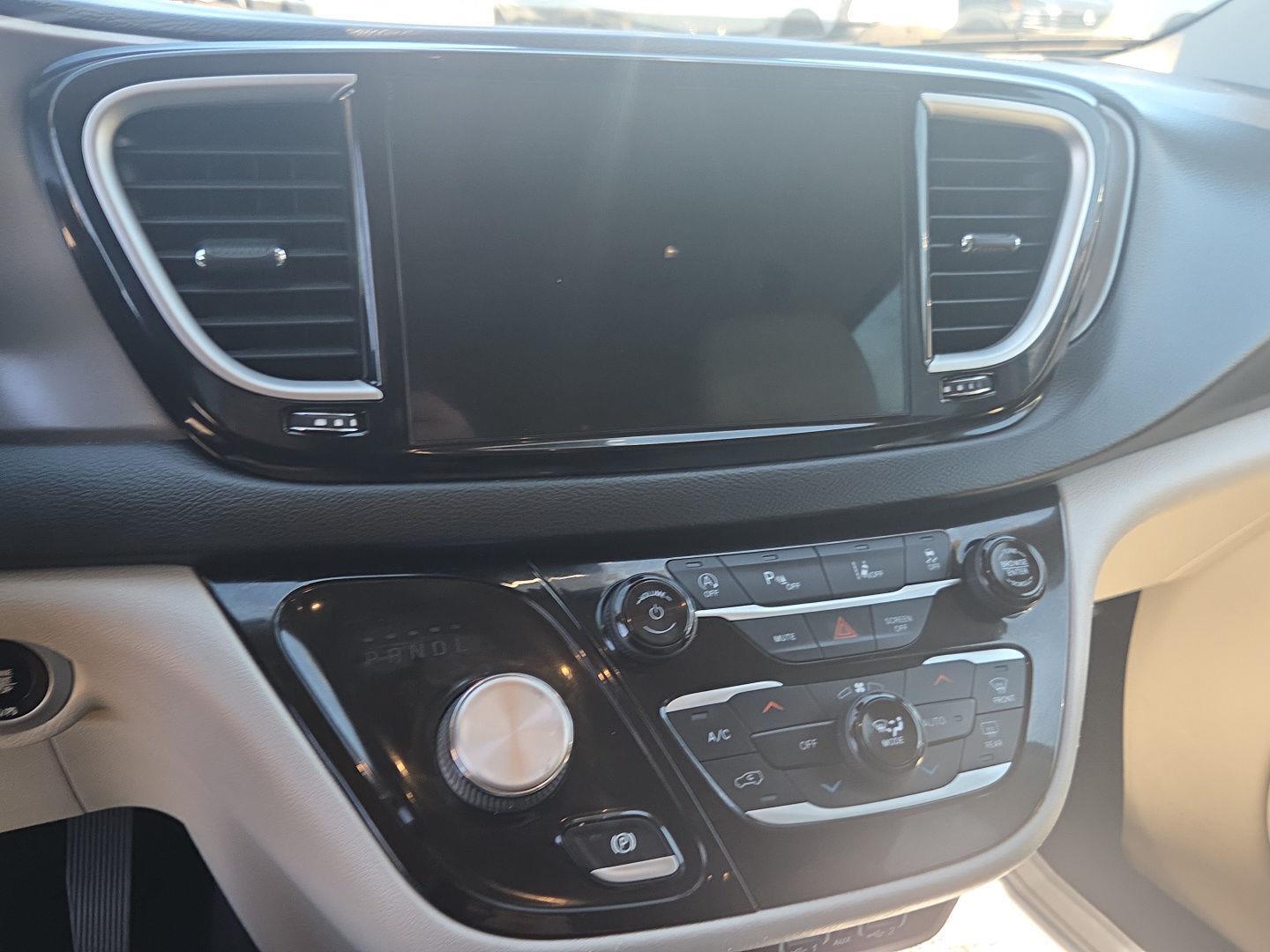 Used 2021 Chrysler Pacifica Van