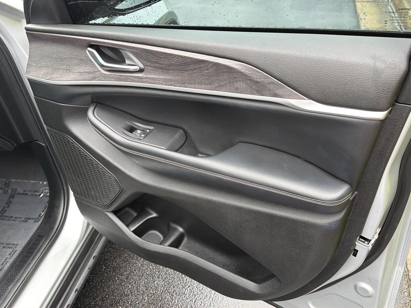 Used 2023 Jeep Grand Cherokee SUV