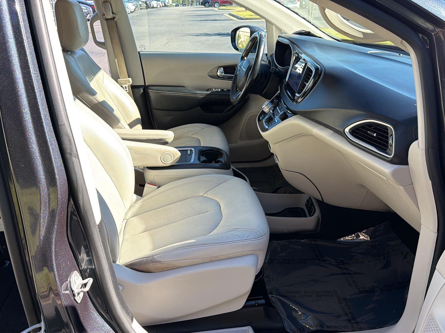 Used 2021 Chrysler Pacifica Van
