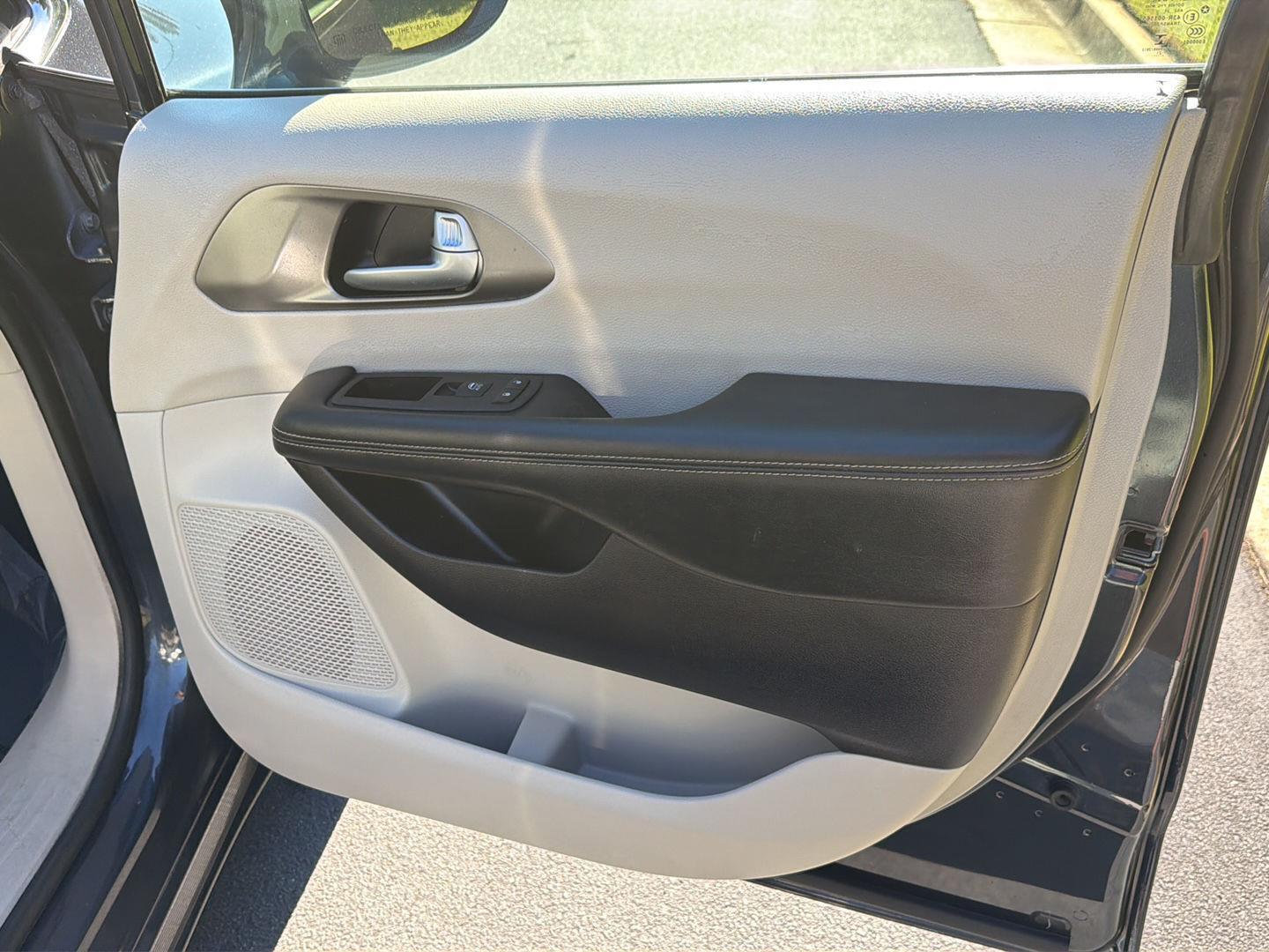 Used 2021 Chrysler Pacifica Van