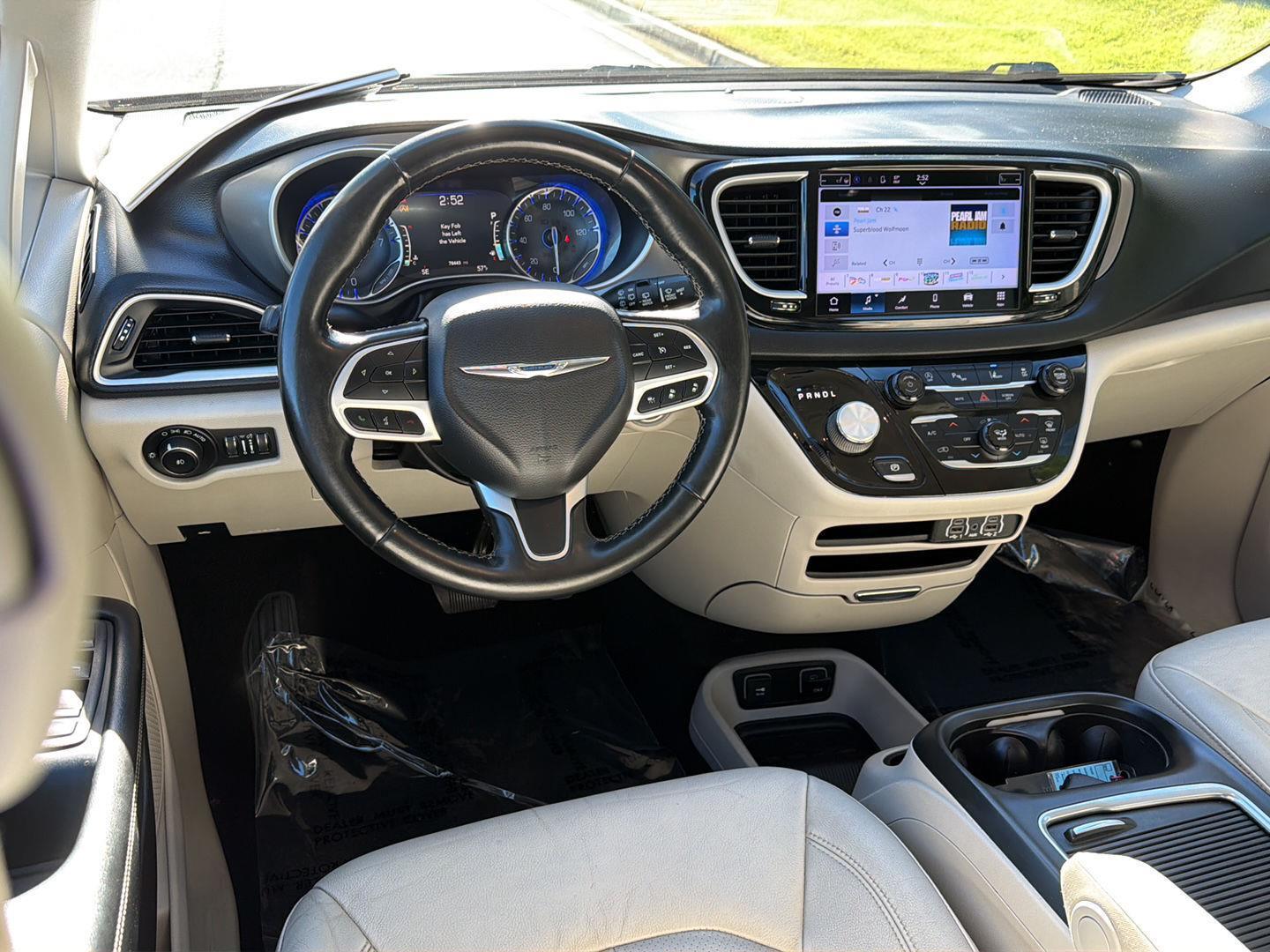 Used 2021 Chrysler Pacifica Van